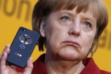 Рейтинг Меркель упал до рекордно низкого уровня