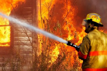 Во Львовской области пожар уничтожил деревянный храм УПЦ КП