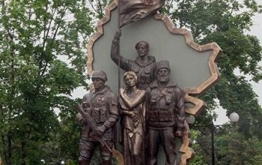 В Луганске ночью взорвали памятник боевикам ЛНР