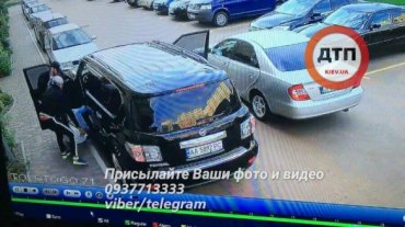 Похищенная из авто в Киеве семейная пара вернулась домой и молчит