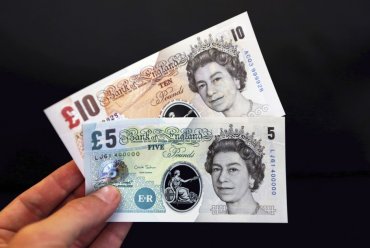 Банк Англии выпустил пластмассовые деньги