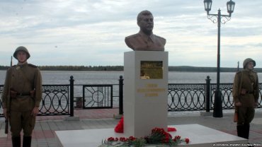 В России открыли памятник Сталину рядом с мемориалом памяти жертв сталинских репрессий