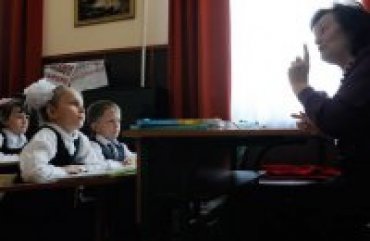 Украинским учителям на треть повысят зарплату