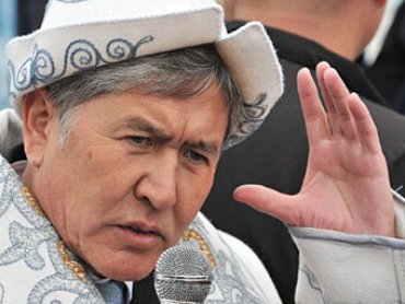 Президента Кыргызстана сняли с самолета в Турции
