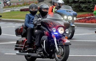 Лукашенко пересел на Harley-Davidson