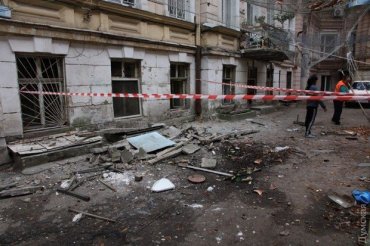В Одессе пенсионерка упала с третьего этажа вместе с балконом