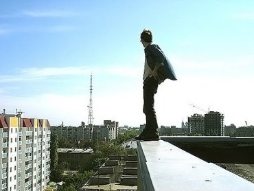 Российский подросток упал с 23-го этажа и выжил