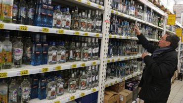 В России собираются вдвое удешевить водку