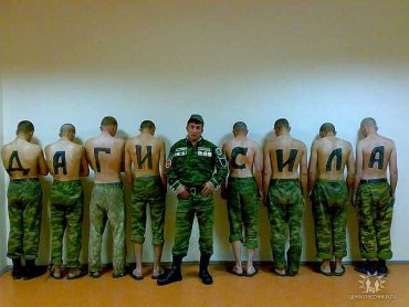 В России юношей заманивают в ловушки и сдают в военкоматы