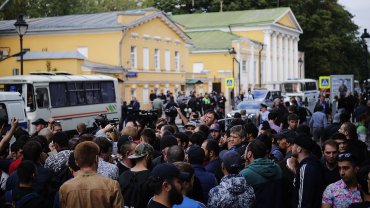 Толпы мусульман заблокировали центр Москвы