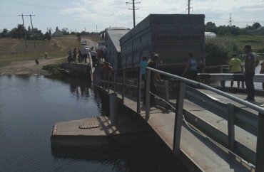 На Николаевщине многострадальный мост в Пересадовке снова подтопила фура