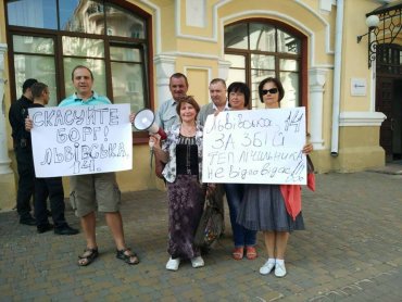 Киевляне, которые с лета сидят без горячей воды, пикетируют «Киевэнерго»