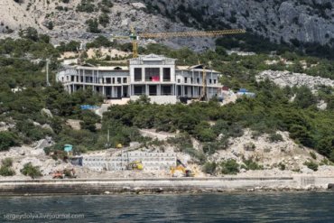 В Крыму достроили пятиэтажную резиденцию Януковича