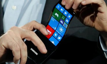 Гибкий смартфон Samsung выпустят в следующем году