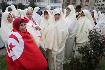 В Тунисе женщинам разрешили выходить замуж за немусульман