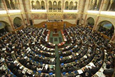Парламент Венгрии осудил украинский закон «Об образовании»