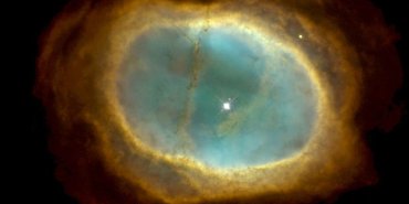 Ученые получили снимки престарелой звезды в виде «огненного глаза»