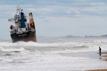 Пьяный капитан из России посадил корабль на мель у берегов Швеции