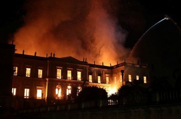 В Рио-де-Жанейро сгорел старейший музей Бразилии