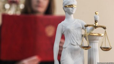 На москвичку завели уголовное дело за частушки о судьях