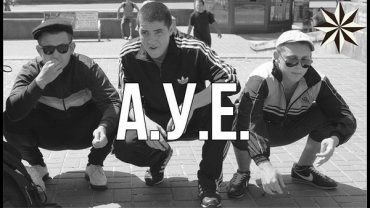 «А.У.Е.» выходит на улицы: молодчики просто так избивают прохожих в Одессе