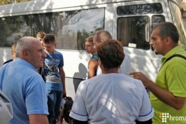 Из сел в Херсонской области вывозят детей из-за выбросов в Крыму
