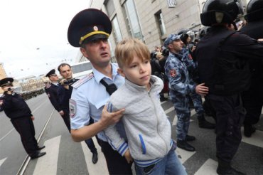 В России на акции протеста задержаны 80 несовершеннолетних