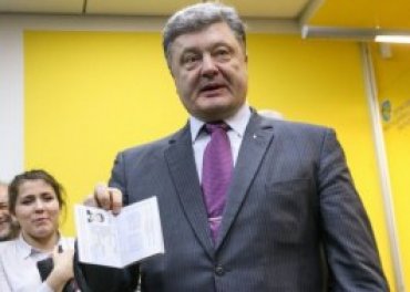 Порошенко анонсировал выдачу 10-млн. украинского биометрического паспорта