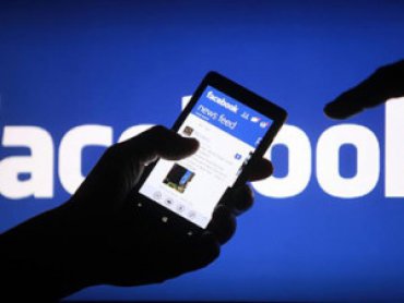 Модератор Facebook подал в суд на компанию из-за психологической травмы