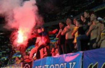 УЕФА наказал Украину за поведение болельщиков
