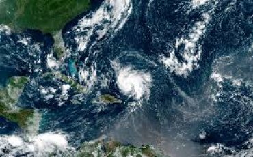 Ураган «Дориан» усилился до максимальной категории, он движется к Флориде