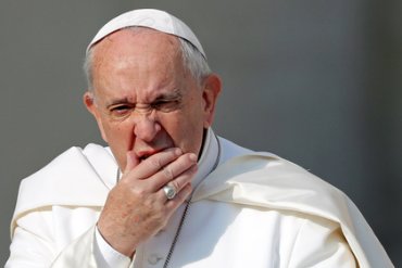 Папа Франциск застрял в лифте и опоздал на молитву