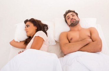 Почему из отношений исчезает секс и как его вернуть (по науке)