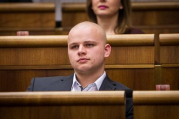 Депутата парламента Словакии лишили мандата из-за расистских высказываний
