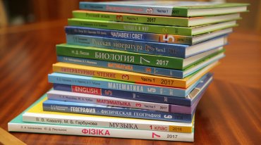 Сколько украинских школьников обеспечены учебниками