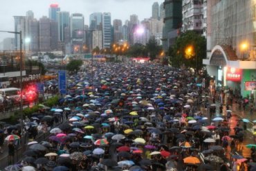 Жители Гонконга требуют вернуть им британское гражданство