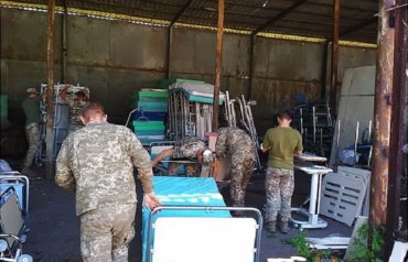 Больницам Донбасса передали медикаменты и оборудование из Франции