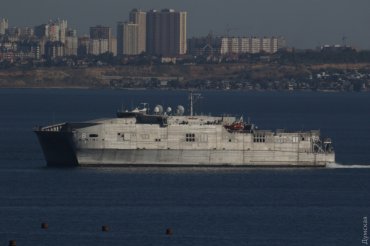 Алюминиевое чудо: американский десантный катамаран зашел в Одессу