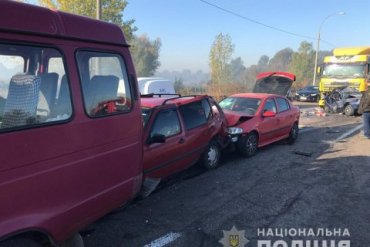 Но дороге под Киевом столкнулись 10 автомобилей
