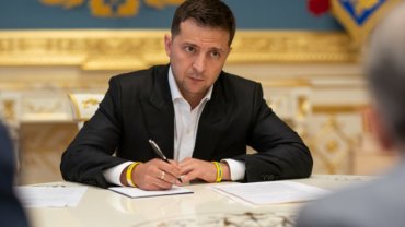 Зеленский одобрил введение в Украине контракта для госслужащих
