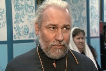 Священника РПЦ, который воспитывает 70 детей, обвинили в изнасиловании