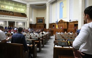 Депутатам запретили брать в помощники близких лиц
