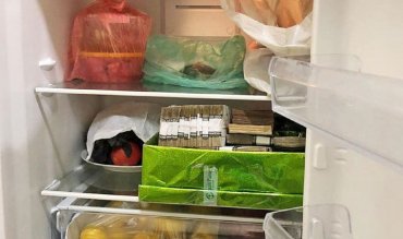 СБУ нашла 1,2 млн грн в холодильнике руководителей Укрзализныци