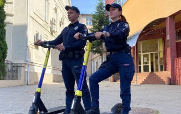 На Закарпатье появился первый полицейский патруль на самокатах