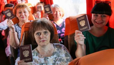 РФ не визнає свої паспорти, видані в “ЛДНР”: їх власників не пускають до Росії