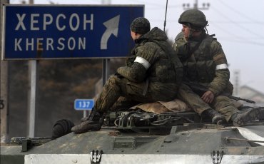 Російське командування запросило дозвіл на відведення військ із Херсона: Путін особисто відмовив