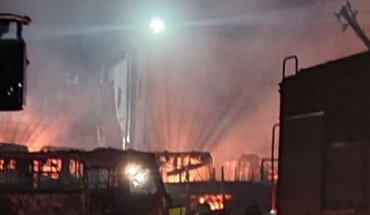 Ракетний обстріл Дніпра: є загиблий і поранені, згоріло понад 100 автобусів