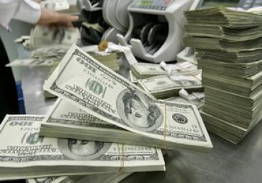 В сентябре украинцы резко увеличили скупку валюты