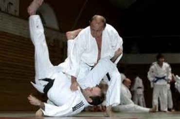 Международная федерация дзюдо присвоила Путину восьмой дан
