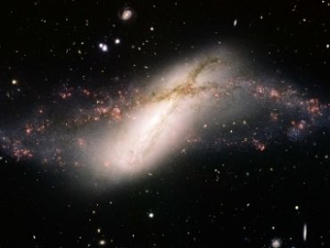 Астрономы сфотографировали необычную галактику